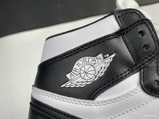One Kick Jordan 1 Retro (2014) Air Black 555088-010 White 0810